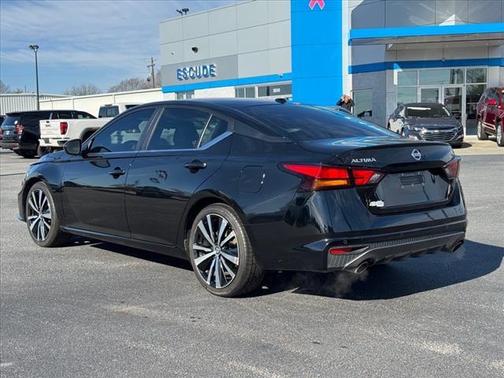 2022 Nissan Altima SR FWD