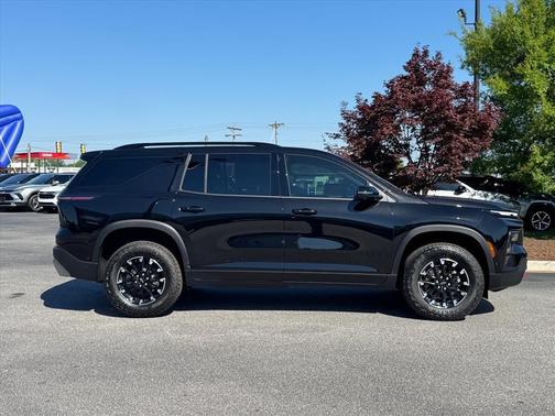 Mosaic Black Metallic 2026 Chevrolet Traverse AWD Z71