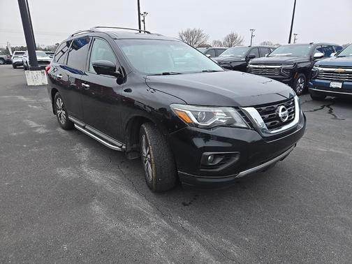 2017 Nissan Pathfinder SL