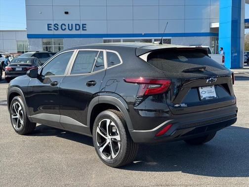 Mosaic Black Metallic 2026 Chevrolet Trax FWD 1RS