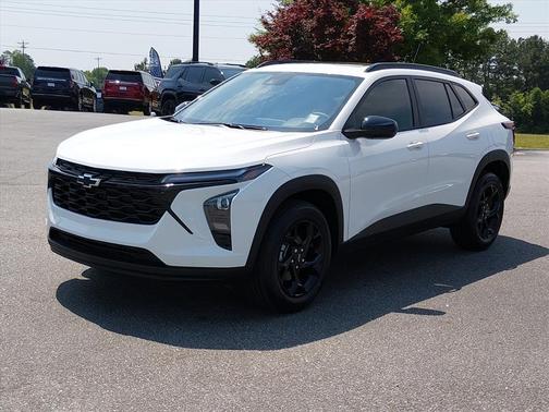 Summit White 2026 Chevrolet Trax LT