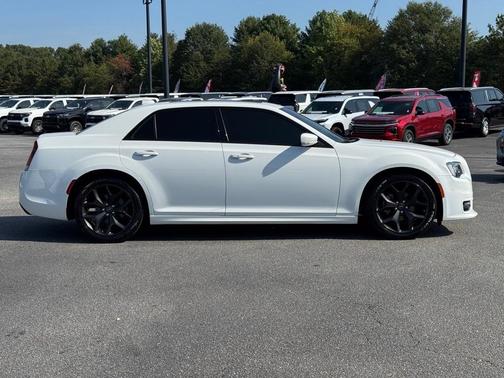 2022 Chrysler 300 Touring
