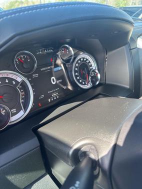 2017 RAM 2500 Laramie Crew Cab 4x4 6'4' Box