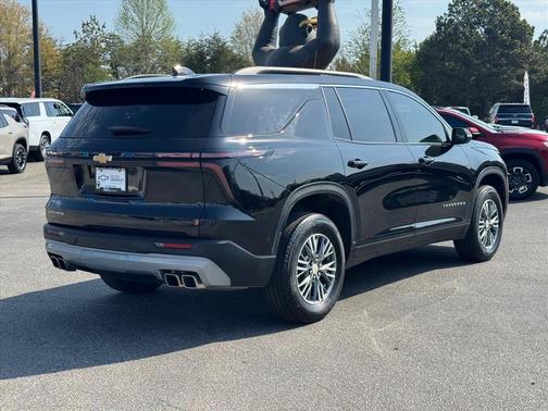 Mosaic Black Metallic 2026 Chevrolet Traverse LT