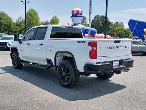 Summit White 2026 Chevrolet Silverado 2500 Custom