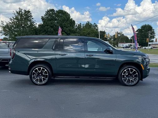 2025 Chevrolet Suburban RST