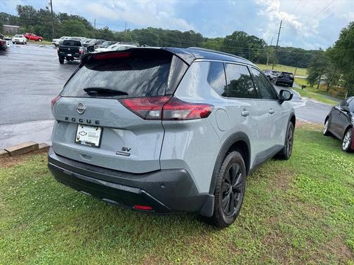 Boulder Gray Pearl/Super Black 2023 Nissan Rogue SV