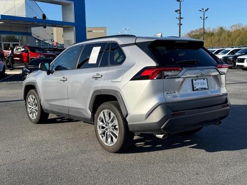 2022 Toyota RAV4 XLE Premium