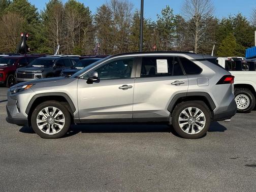 2022 Toyota RAV4 XLE Premium