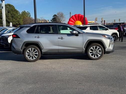 2022 Toyota RAV4 XLE Premium