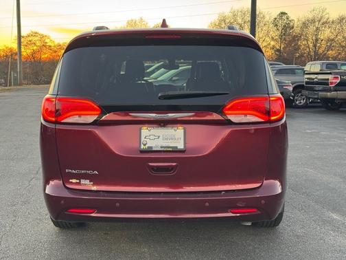 2018 Chrysler Pacifica Touring-L