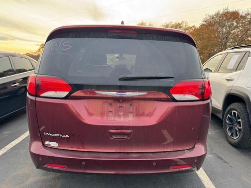 2018 Chrysler Pacifica Touring-L