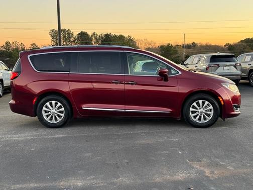 2018 Chrysler Pacifica Touring-L