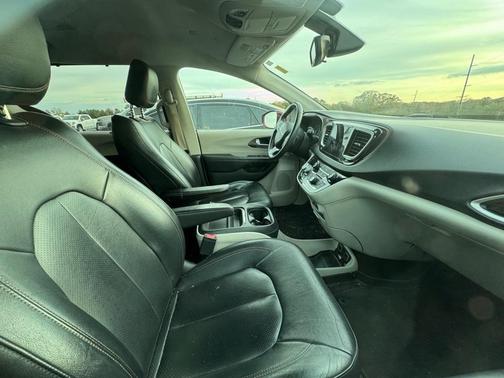 2018 Chrysler Pacifica Touring-L