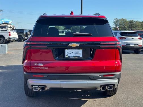 Radiant Red Tintcoat 2026 Chevrolet Traverse LT