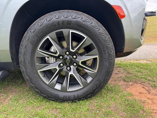 Sterling Gray Metallic 2024 Chevrolet Suburban 4WD Z71