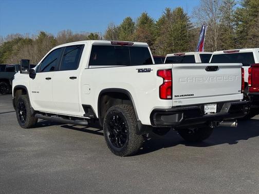 Summit White 2026 Chevrolet Silverado 3500 LT