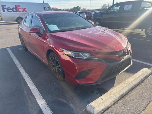 2020 Toyota Camry SE