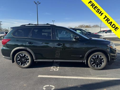 2019 Nissan Pathfinder SV
