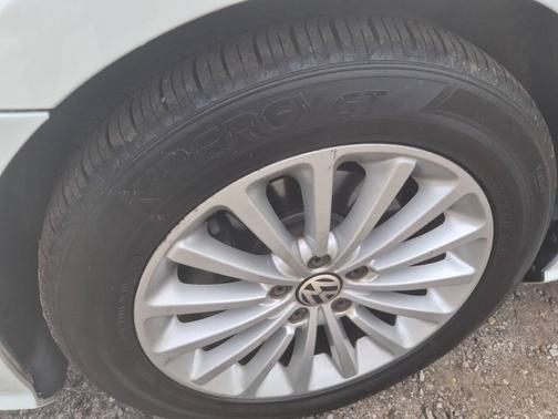 2017 Volkswagen Passat 1.8T SE