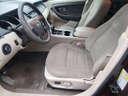 2010 Ford Taurus SE