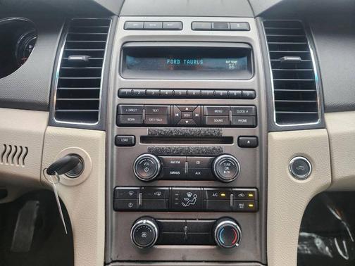 2010 Ford Taurus SE