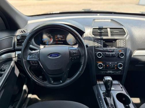 Magnetic 2018 Ford Explorer XLT
