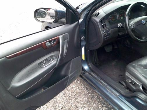 Photo 3 of 22 of 2007 Volvo S60 2.5T