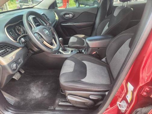 2015 Jeep Cherokee Sport