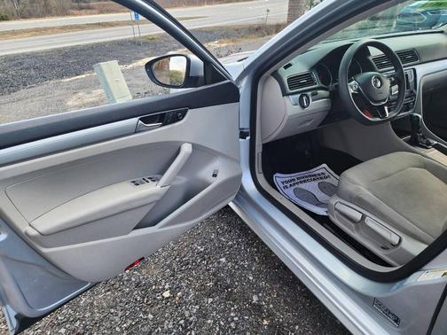 2017 Volkswagen Passat 1.8T S