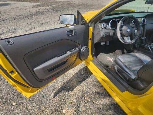 2005 Ford Mustang GT Premium