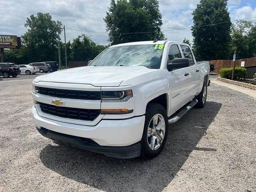 Summit White 2018 Chevrolet Silverado 1500 Custom