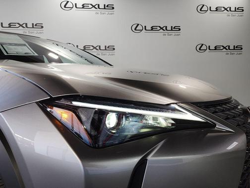 1J7 2026 Lexus UX 300h Base