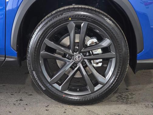 8Y6 2026 Lexus NX 350h Premium