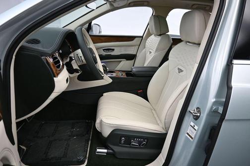 Breeze by Mulliner 2025 Bentley Bentayga Azure