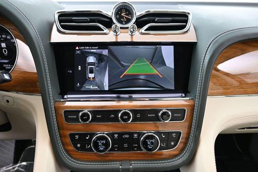 Breeze by Mulliner 2025 Bentley Bentayga Azure