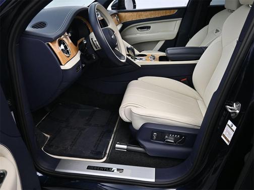 2024 Bentley Bentayga EWB 