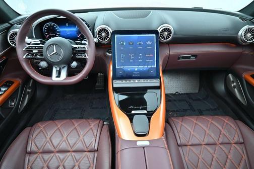 MANUFAKTUR Orange Flame Metallic 2024 Mercedes-Benz AMG SL 63 Base