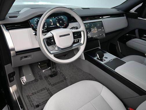 2025 Land Rover Range Rover P615 SV