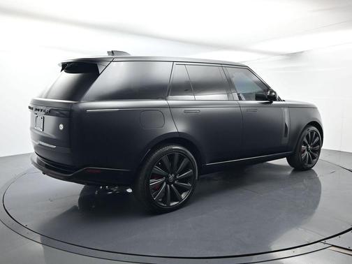 2025 Land Rover Range Rover P615 SV