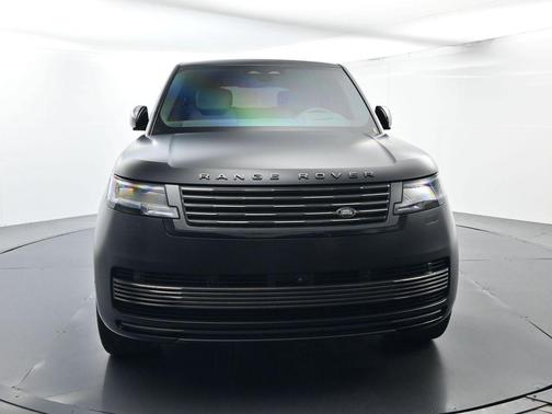 2025 Land Rover Range Rover P615 SV