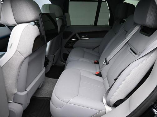 2025 Land Rover Range Rover P615 SV