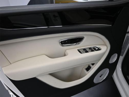 2025 Bentley Bentayga EWB