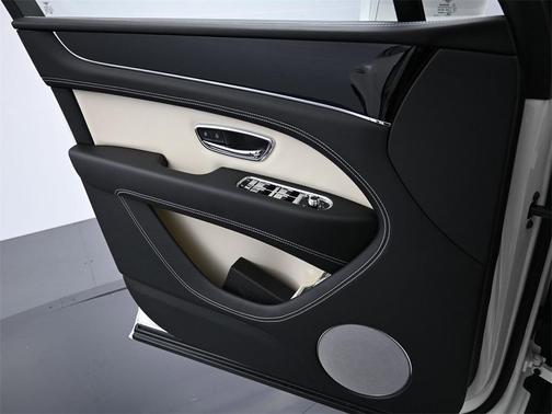 2025 Bentley Bentayga V8