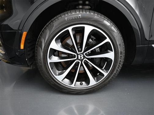 2023 Bentley Bentayga V8