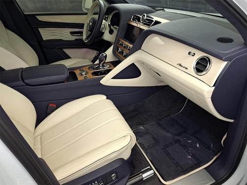 2024 Bentley Bentayga Hybrid Azure