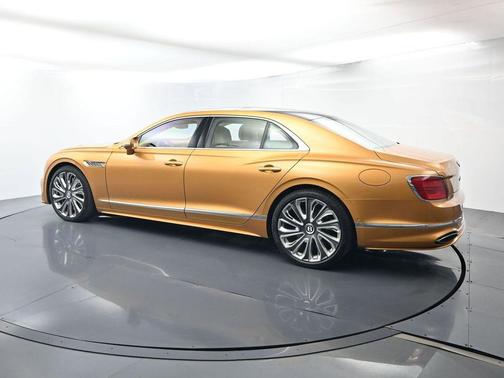 Sunburst Gold 2026 Bentley Flying Spur Mulliner