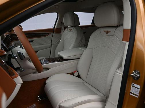 Sunburst Gold 2026 Bentley Flying Spur Mulliner