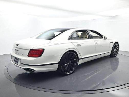 Glacier White 2026 Bentley Flying Spur V8