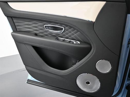 2025 Bentley Bentayga EWB Mulliner